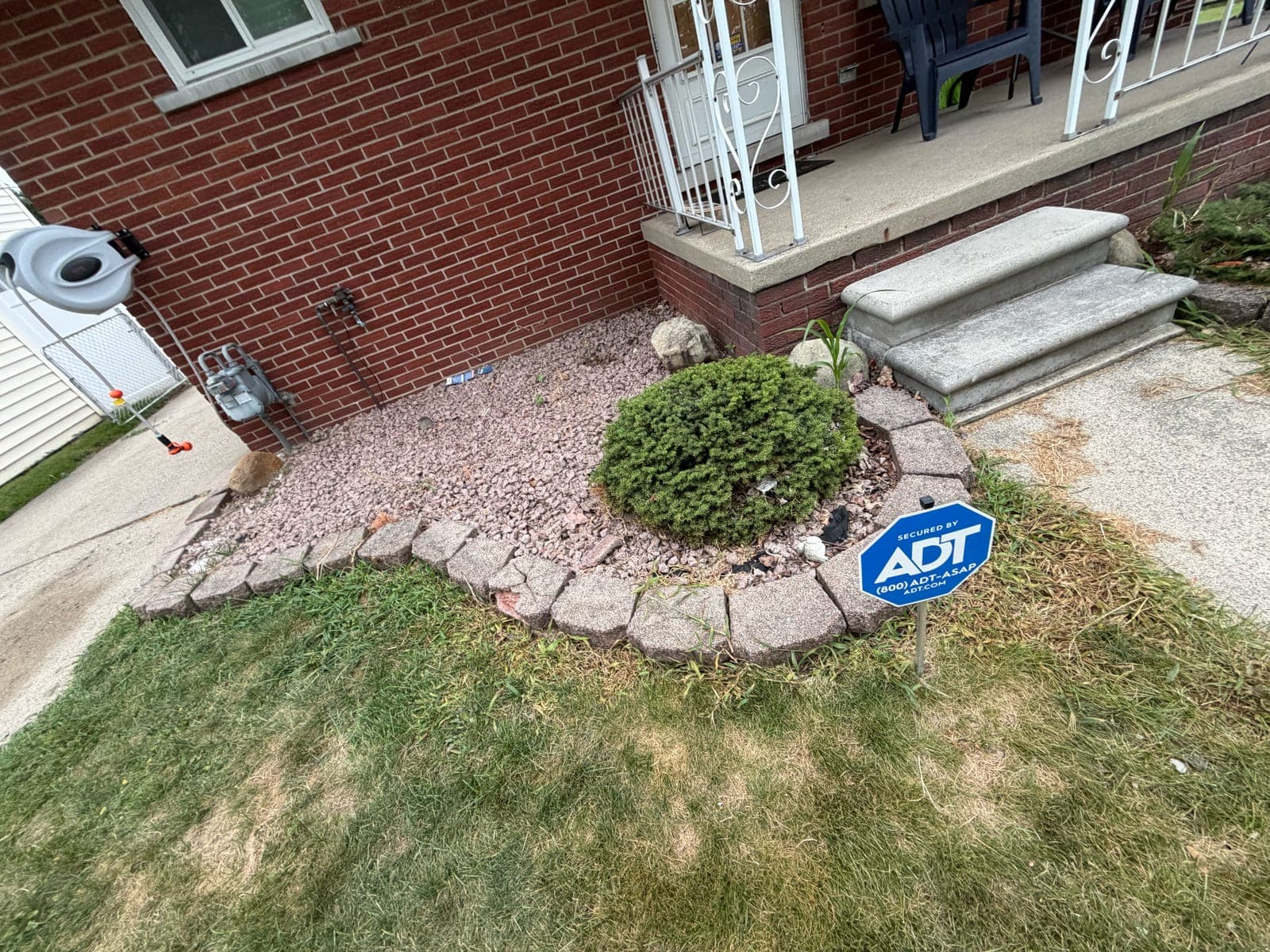 Foundation Bed Refresh — before, by Heights Yard Solutions